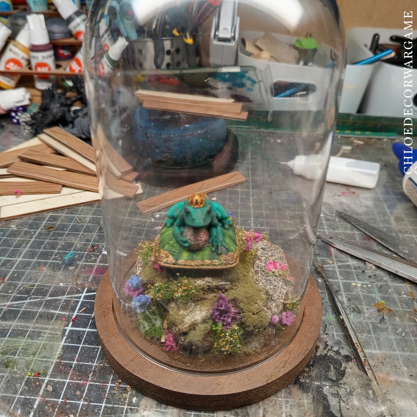 Prince Grenouille – Collection de Dioramas Fantasy sous Cloche & Décors Miniatures