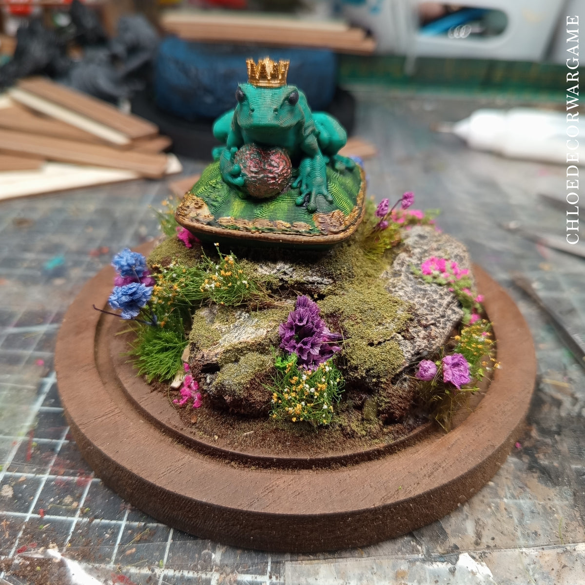 Prince Grenouille – Collection de Dioramas Fantasy sous Cloche & Décors Miniatures