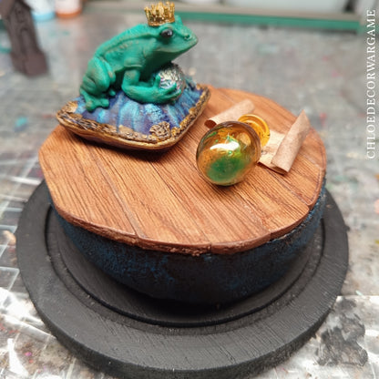 Prince Grenouille – Collection de Dioramas Fantasy sous Cloche & Décors Miniatures